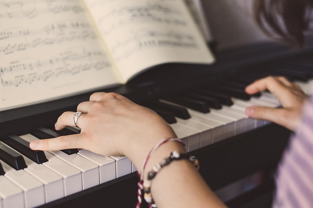 I love the playing on the piano. 